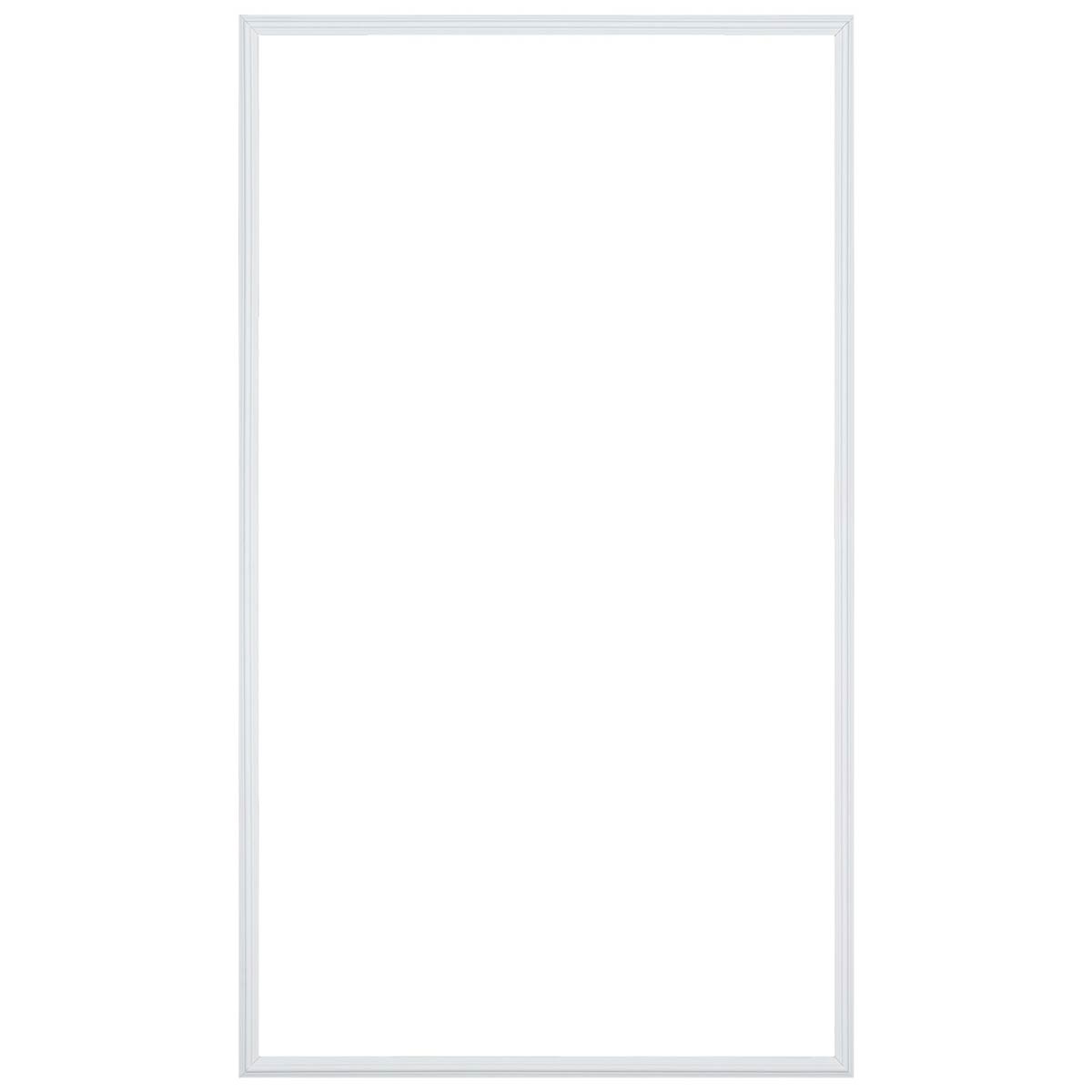 Weiße Zierleiste in schmalem Profil – Detailansicht der Oberflaeche