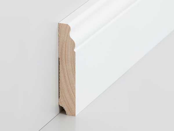 Profilierte Massivholz Kiefer Fußleiste, weiß lackiert (19x100mm)